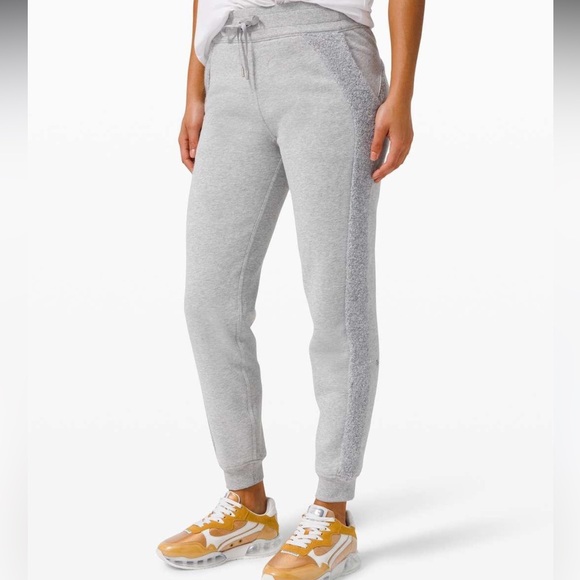 Lululemon Women’s Grey Scuba Jogger Sherpa Stripe - Picture 1 of 5